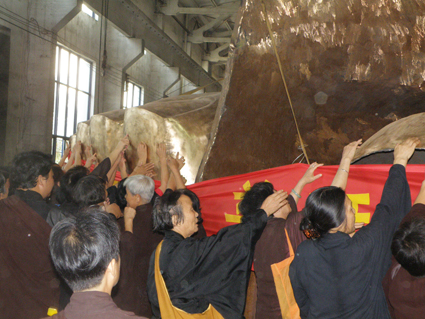 Donglin Big Buddha shipment of puja ceremony